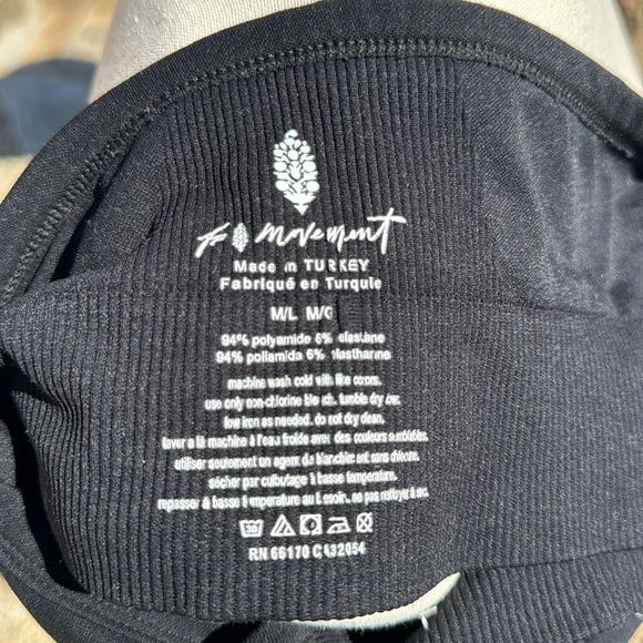 Free People Movement Seamless Halter Sports Bra Size M/L - Picture 7 of 7